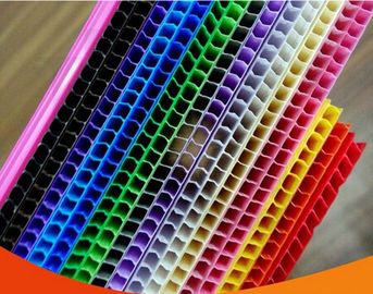 Feuilles en plastique ondulées de protection de plancher